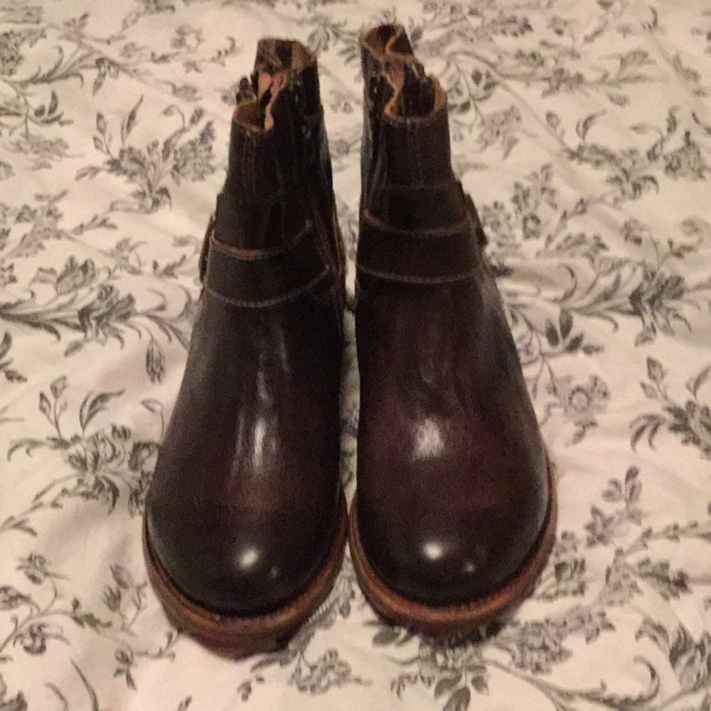 Bed Stu Becca Short Boot. Dark Brown